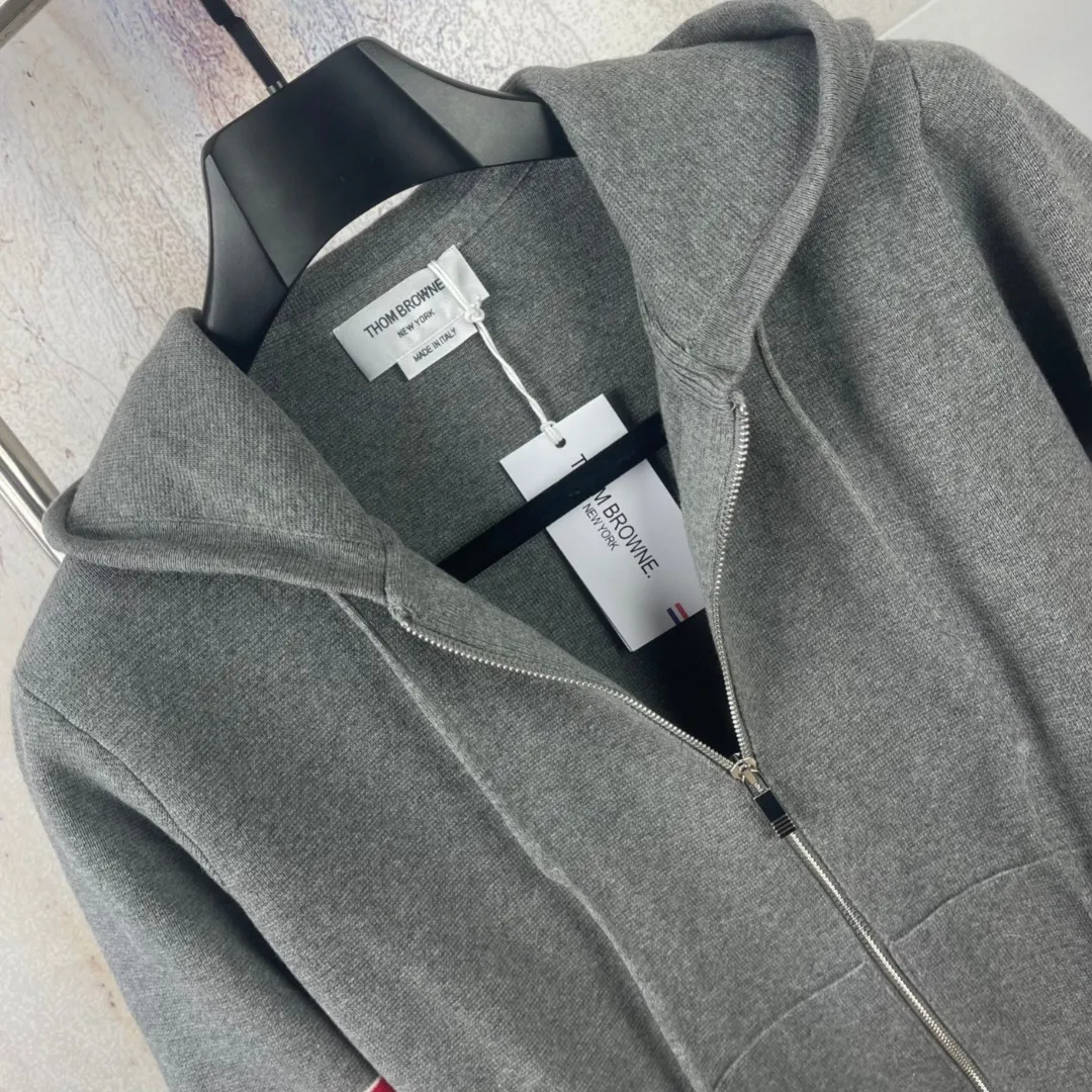 TB 991 🔘 𝐓𝐡𝐨𝐦 𝐁𝐫𝐨𝐰𝐧𝐞 2025 New Arrival * TB ！2025 New Arrival ， ， ！ ， ， ， Breathable ， 、 。 ， ， ， ， 。 ： TB 1:1 ， ， ； ， ， TB get ； ， ， 。 ！ ， ， Same Style 。 ， ， ， 、 。 ， 、 ， ， 、 ！ + ， ， ！ Size：S M L XL（1.2.3.4） ：Navy Blue Gray